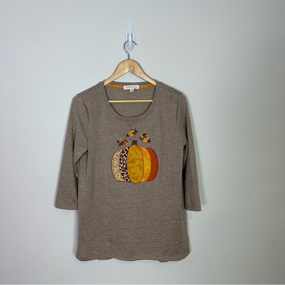 Clover + Pine Women Pumpkin Autumn Fall Sweater Size Medium